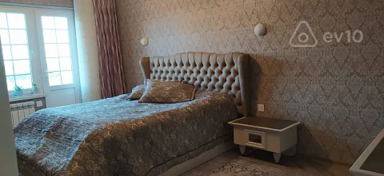 Kirayə verilir 4 otaqlı köhnə tikili 100 m²