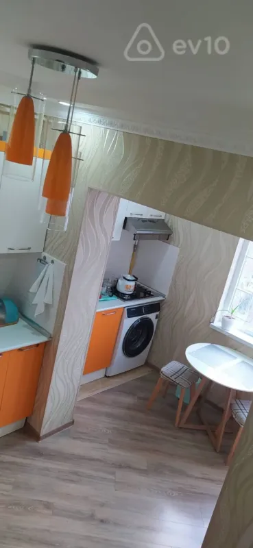 Kirayə verilir 4 otaqlı köhnə tikili 100 m²