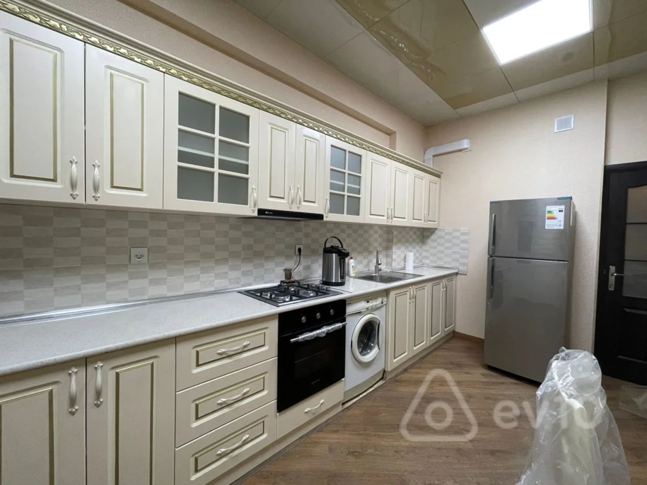 Kirayə verilir 2 otaqlı yeni tikili 90 m²