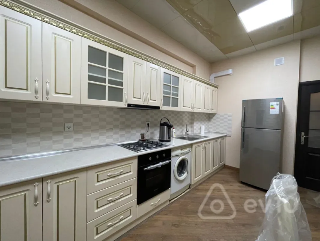 Kirayə verilir 2 otaqlı yeni tikili 90 m²