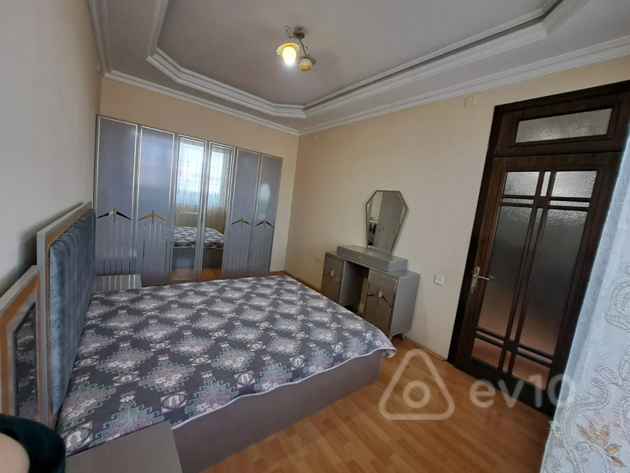 Kirayə verilir 2 otaqlı yeni tikili 90 m²