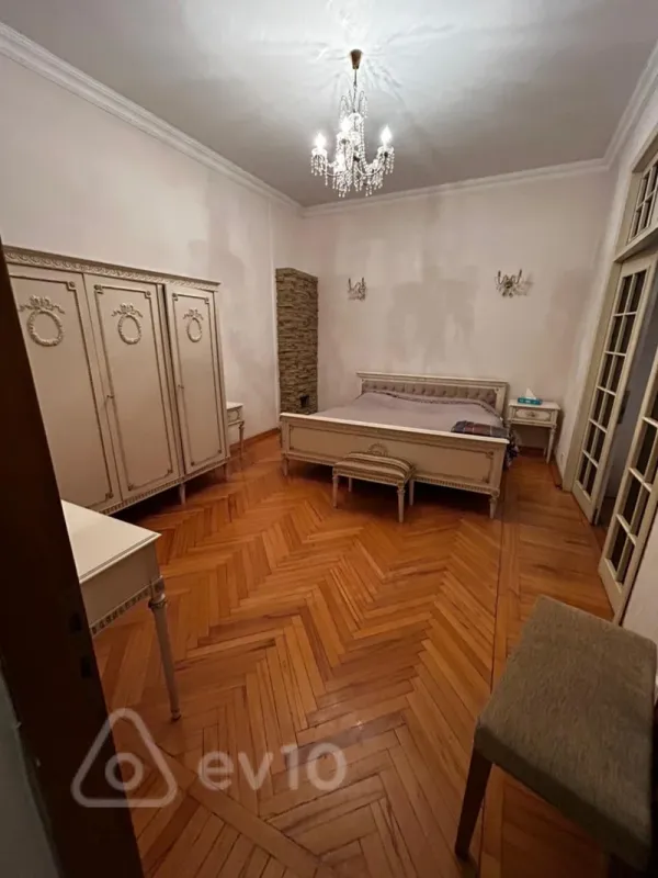 Kirayə verilir 3 otaqlı köhnə tikili 106 m²