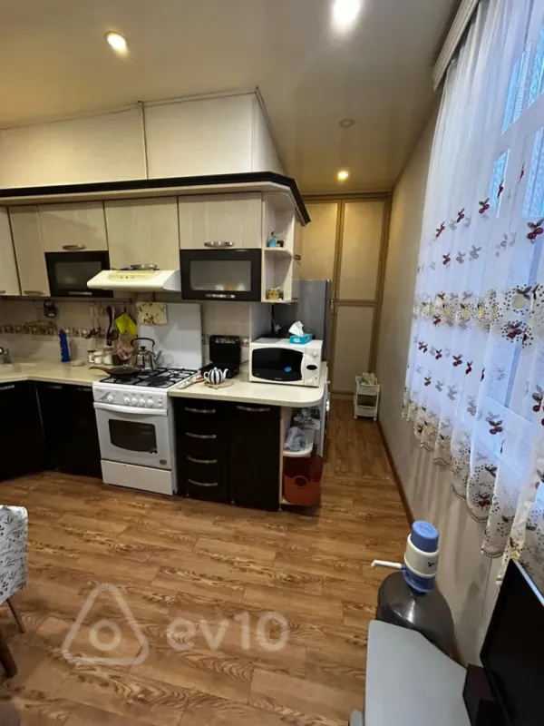 Kirayə verilir 3 otaqlı köhnə tikili 106 m²