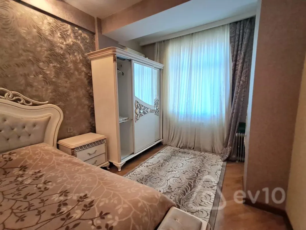 Kirayə verilir 3 otaqlı yeni tikili 135 m²