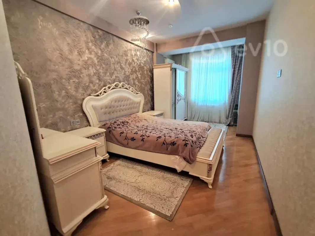 Kirayə verilir 3 otaqlı yeni tikili 135 m²