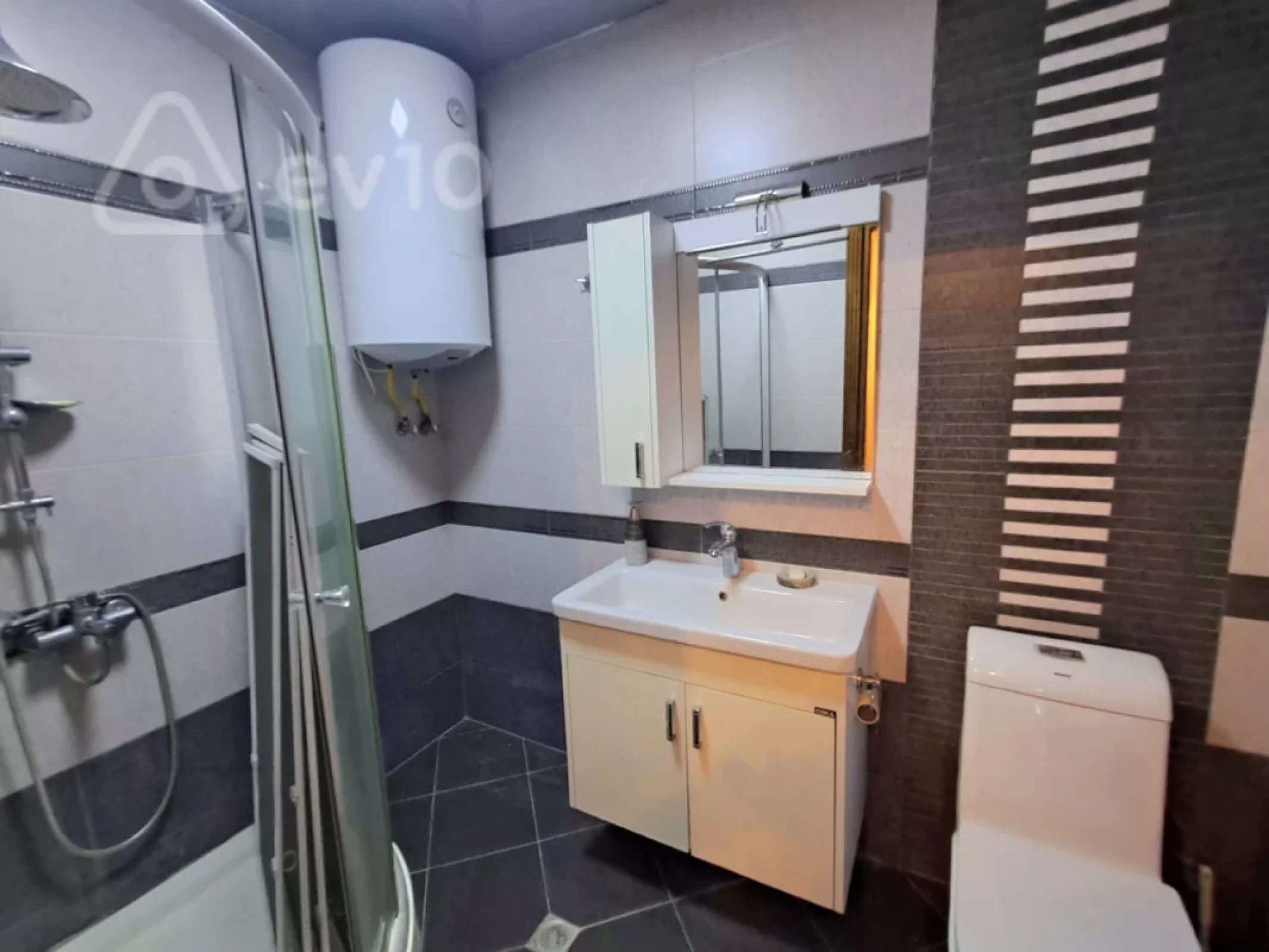 Kirayə verilir 3 otaqlı yeni tikili 135 m²