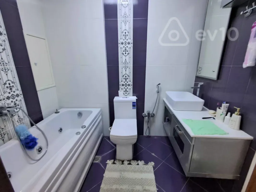 Kirayə verilir 3 otaqlı yeni tikili 135 m²