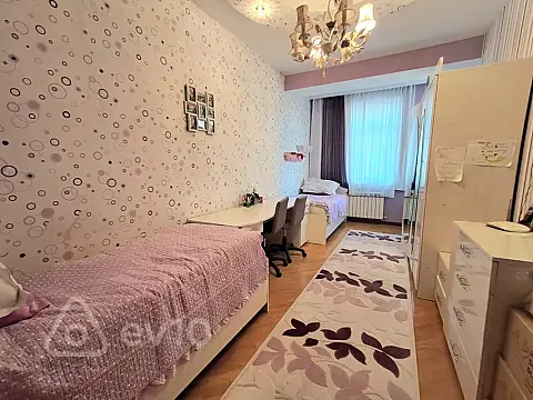 Kirayə verilir 3 otaqlı yeni tikili 135 m²