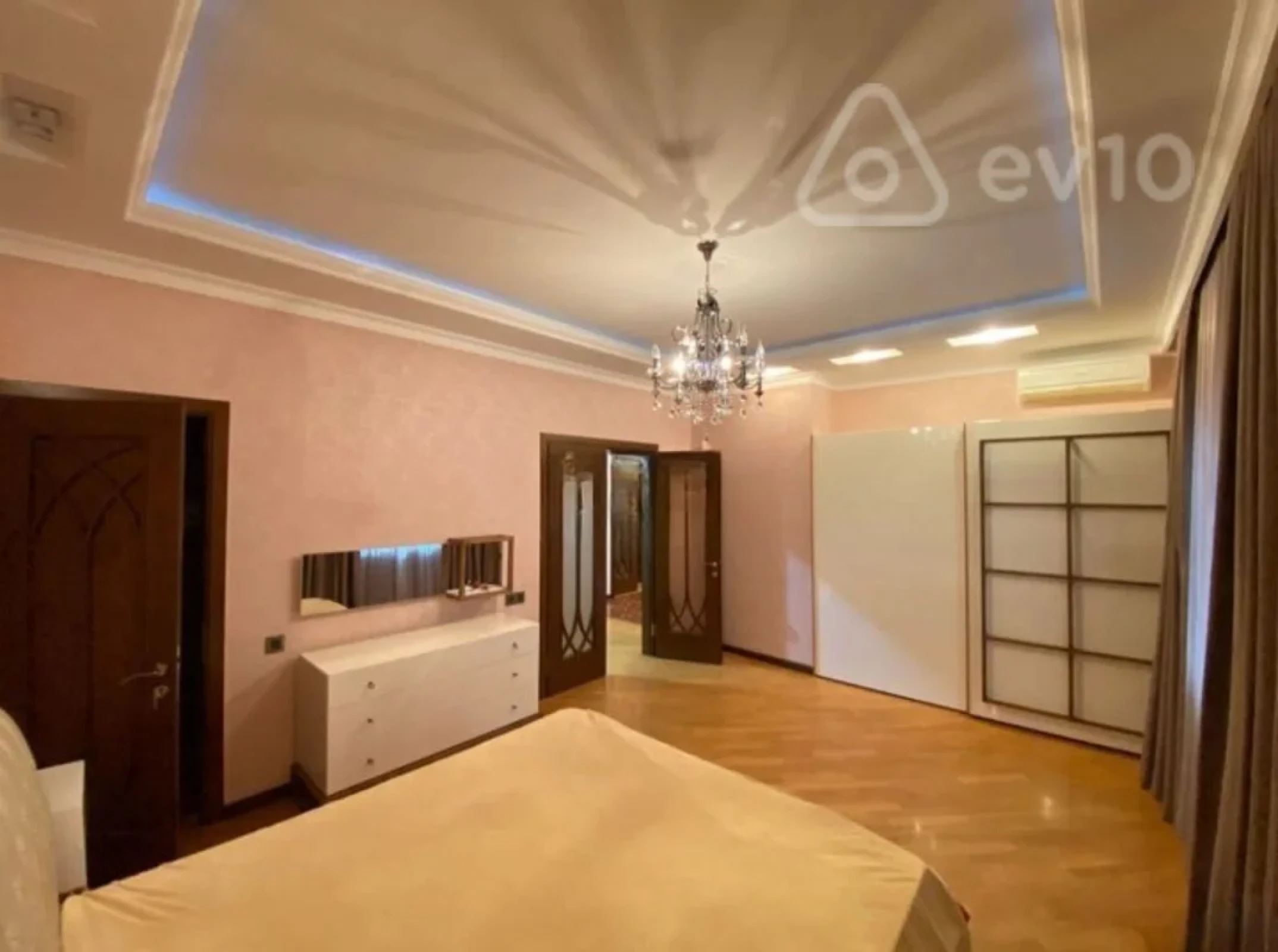 Kirayə verilir 3 otaqlı yeni tikili 160 m²