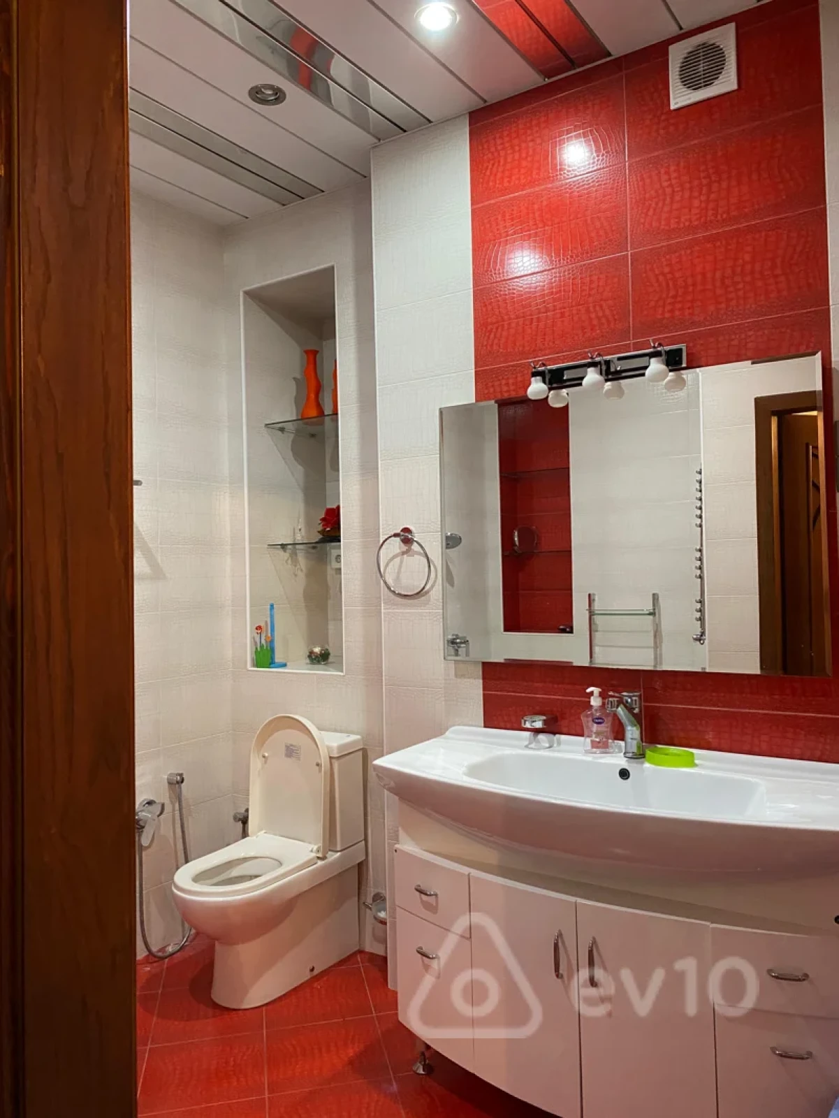 Kirayə verilir 3 otaqlı yeni tikili 160 m²