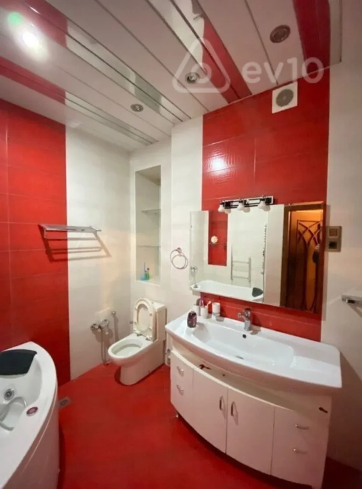 Kirayə verilir 3 otaqlı yeni tikili 160 m²