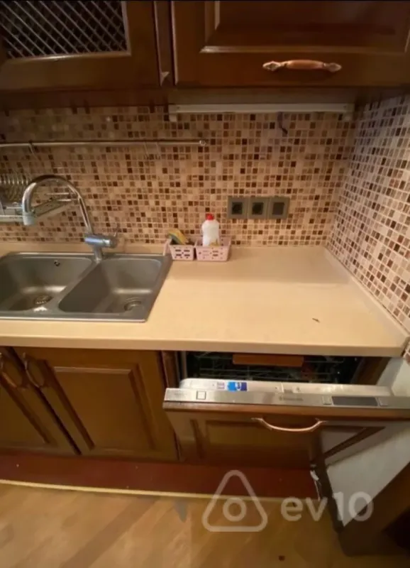 Kirayə verilir 3 otaqlı yeni tikili 160 m²