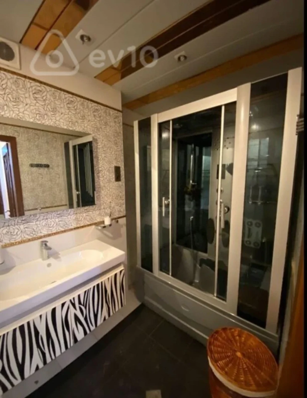 Kirayə verilir 3 otaqlı yeni tikili 160 m²