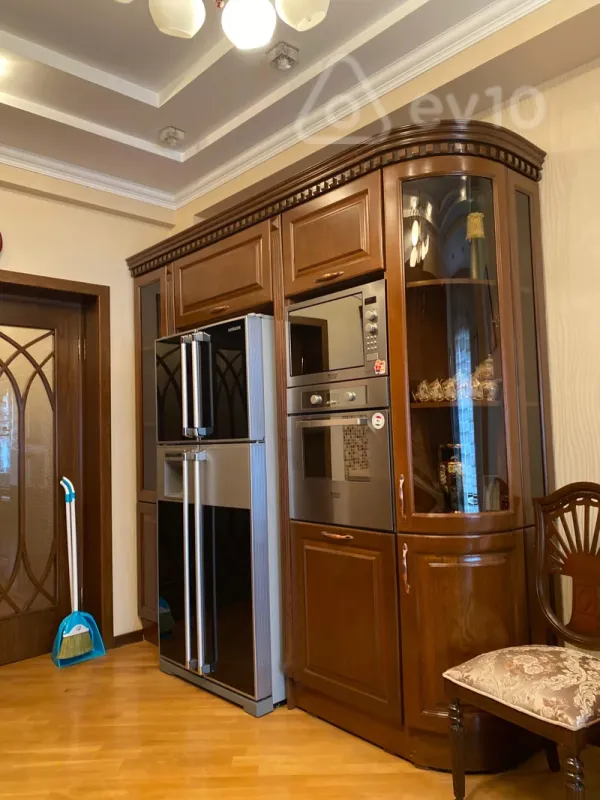 Kirayə verilir 3 otaqlı yeni tikili 160 m²