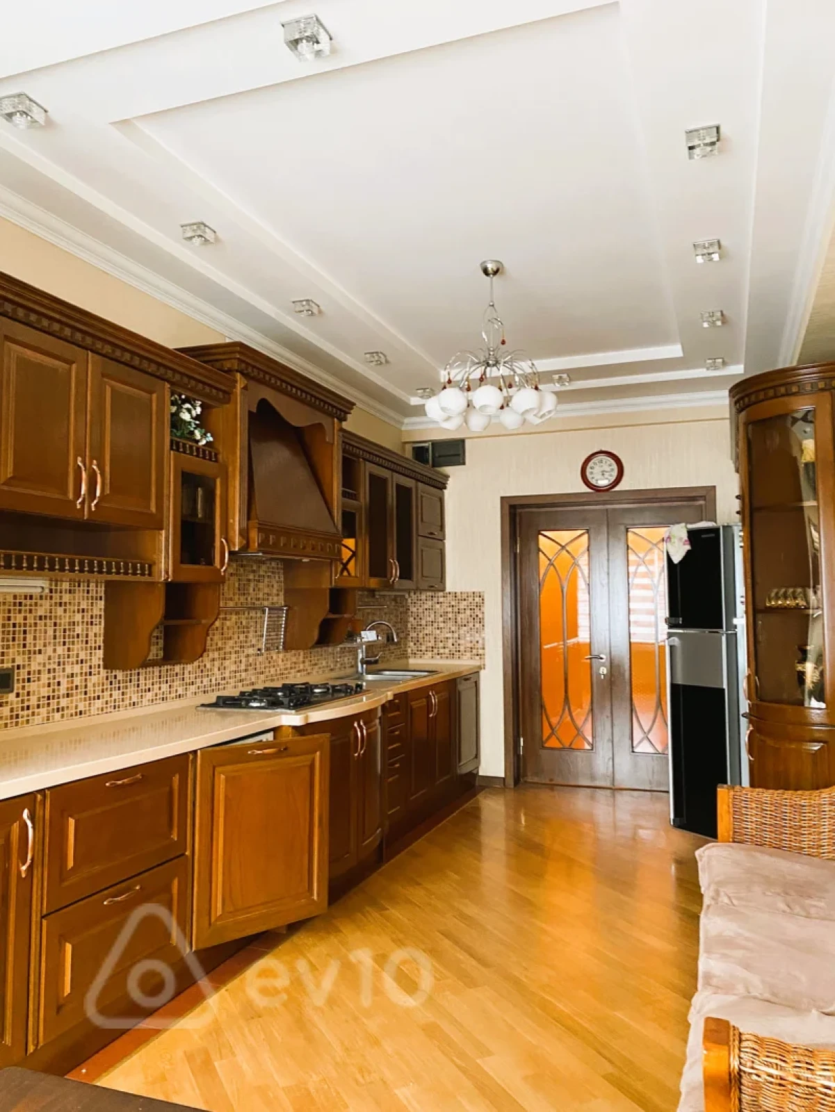 Kirayə verilir 3 otaqlı yeni tikili 160 m²