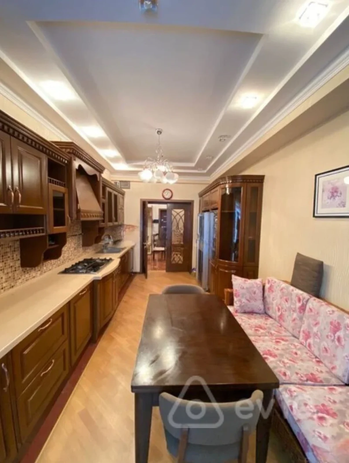 Kirayə verilir 3 otaqlı yeni tikili 160 m²