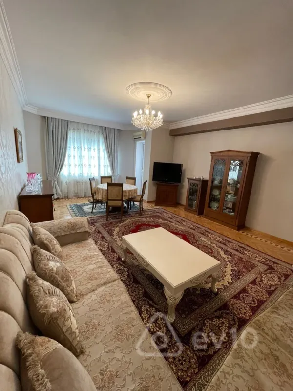 Kirayə verilir 3 otaqlı yeni tikili 160 m²