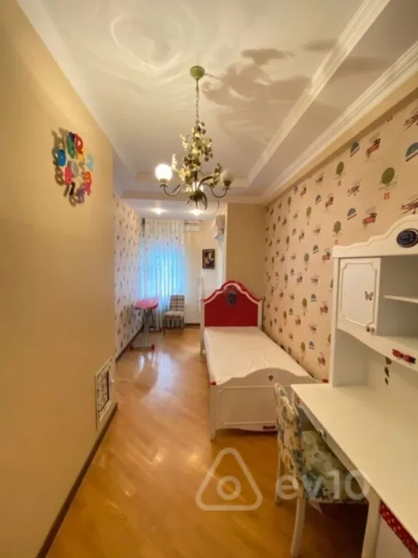 Kirayə verilir 3 otaqlı yeni tikili 160 m²