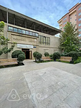 Kirayə verilir 3 otaqlı yeni tikili 160 m²