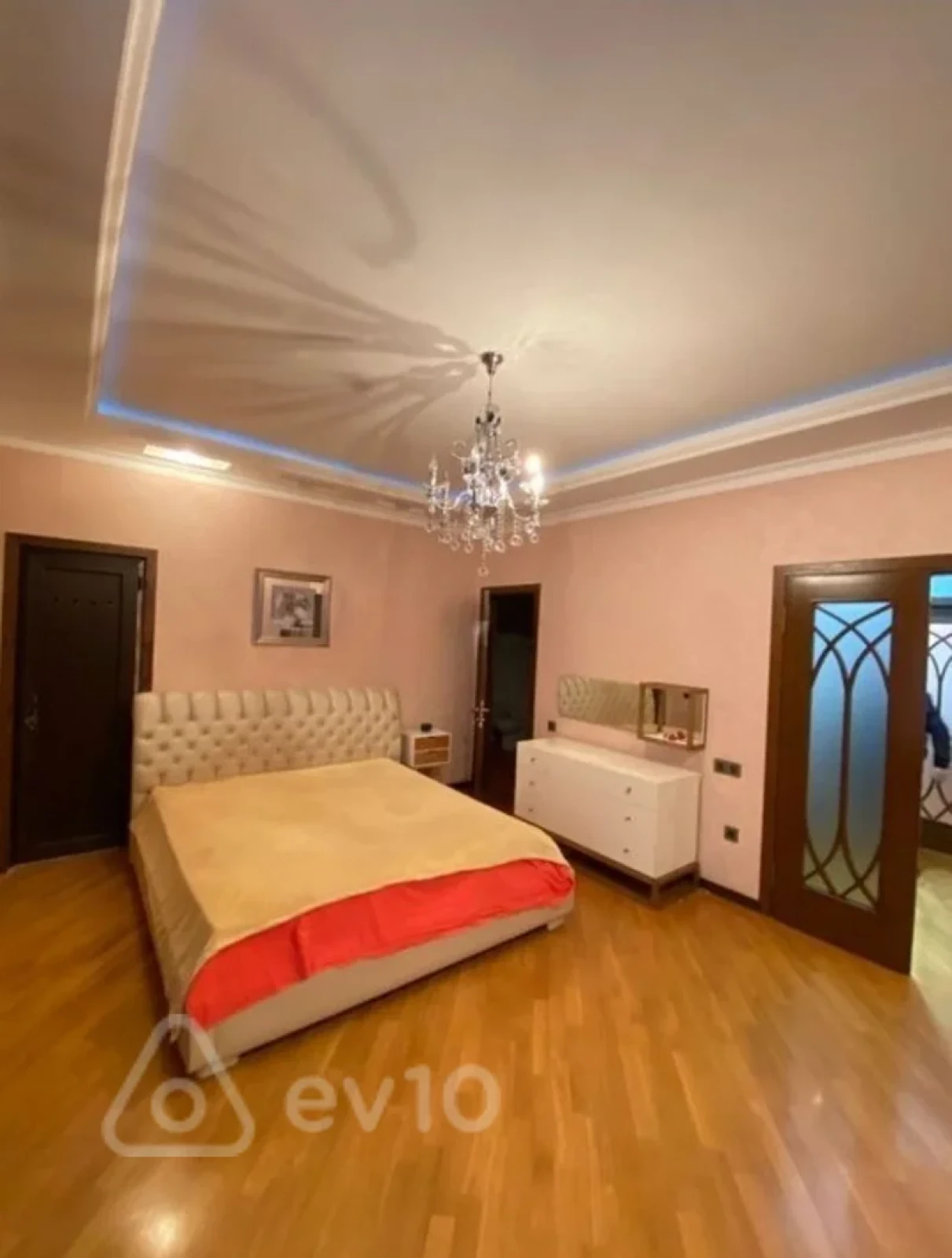 Kirayə verilir 3 otaqlı yeni tikili 160 m²