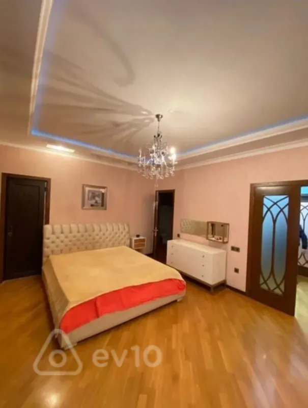 Kirayə verilir 3 otaqlı yeni tikili 160 m²