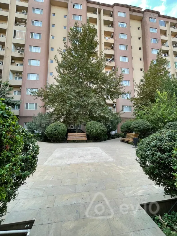Kirayə verilir 3 otaqlı yeni tikili 160 m²