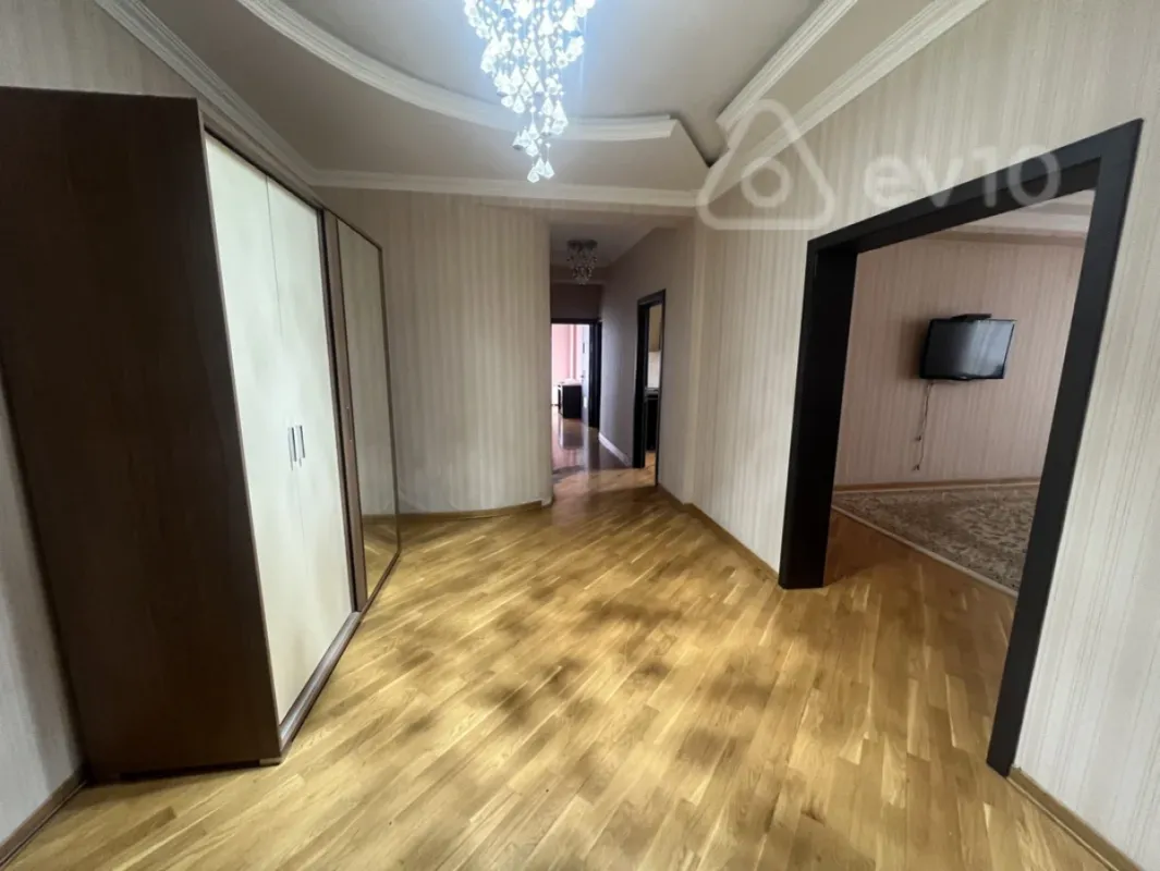 Kirayə verilir 3 otaqlı yeni tikili 132 m²