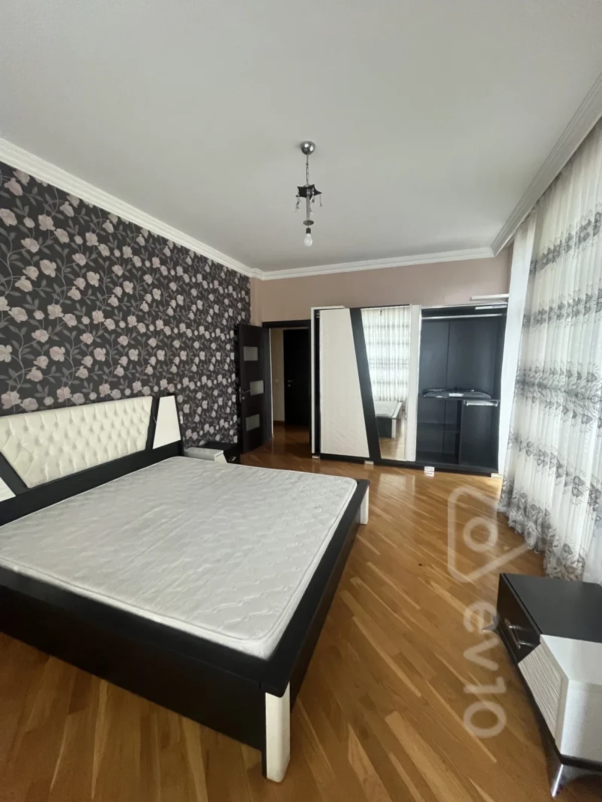 Kirayə verilir 3 otaqlı yeni tikili 132 m²