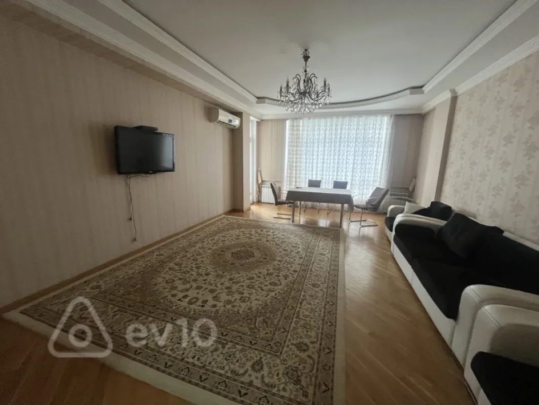 Kirayə verilir 3 otaqlı yeni tikili 132 m²