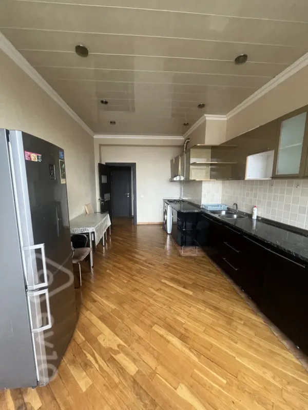 Kirayə verilir 3 otaqlı yeni tikili 132 m²
