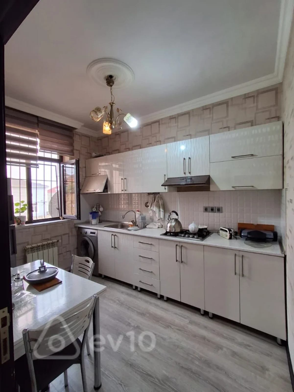Satılır 5 otaqlı həyət evi 130 m²