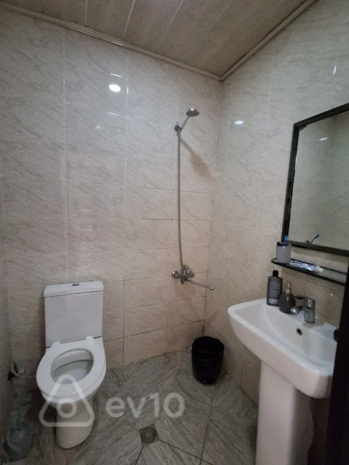 Satılır 5 otaqlı həyət evi 130 m²