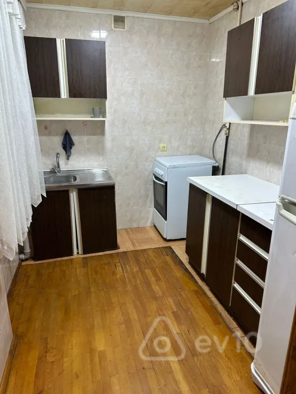 Kirayə verilir 1 otaqlı köhnə tikili 40 m²
