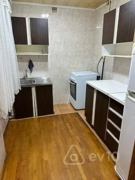 Kirayə verilir 1 otaqlı köhnə tikili 40 m²
