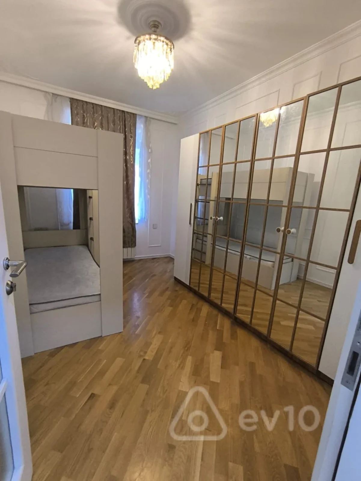 Kirayə verilir 3 otaqlı yeni tikili 95 m²