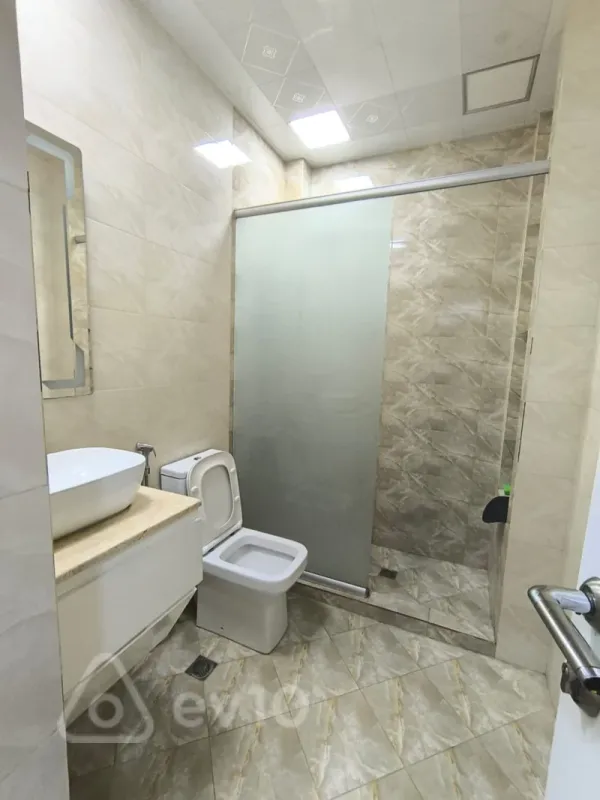 Kirayə verilir 3 otaqlı yeni tikili 95 m²