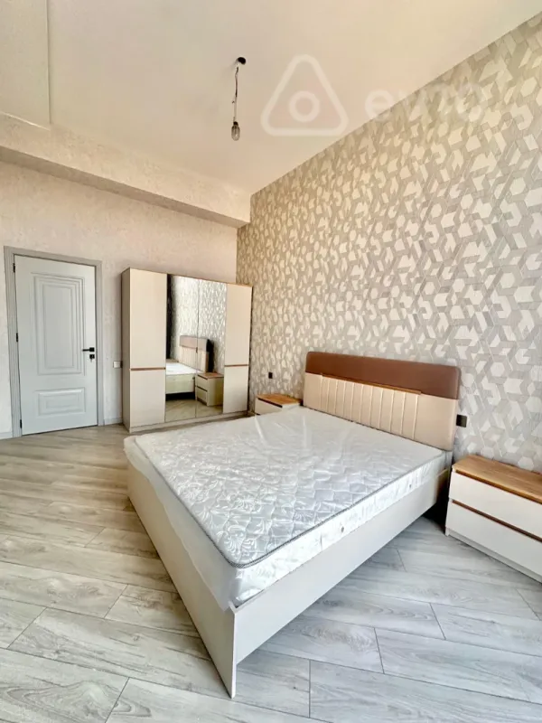 Kirayə verilir 3 otaqlı yeni tikili 150 m²