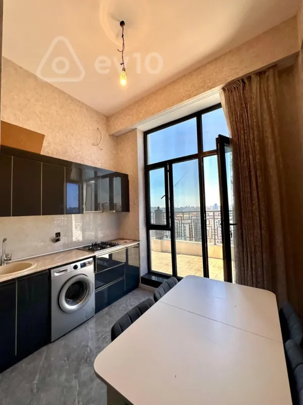 Kirayə verilir 3 otaqlı yeni tikili 150 m²