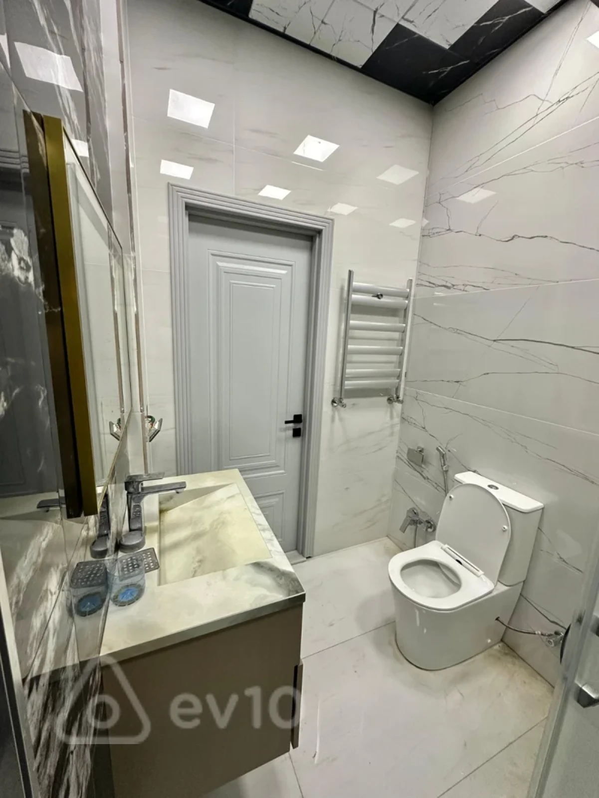 Kirayə verilir 3 otaqlı yeni tikili 150 m²