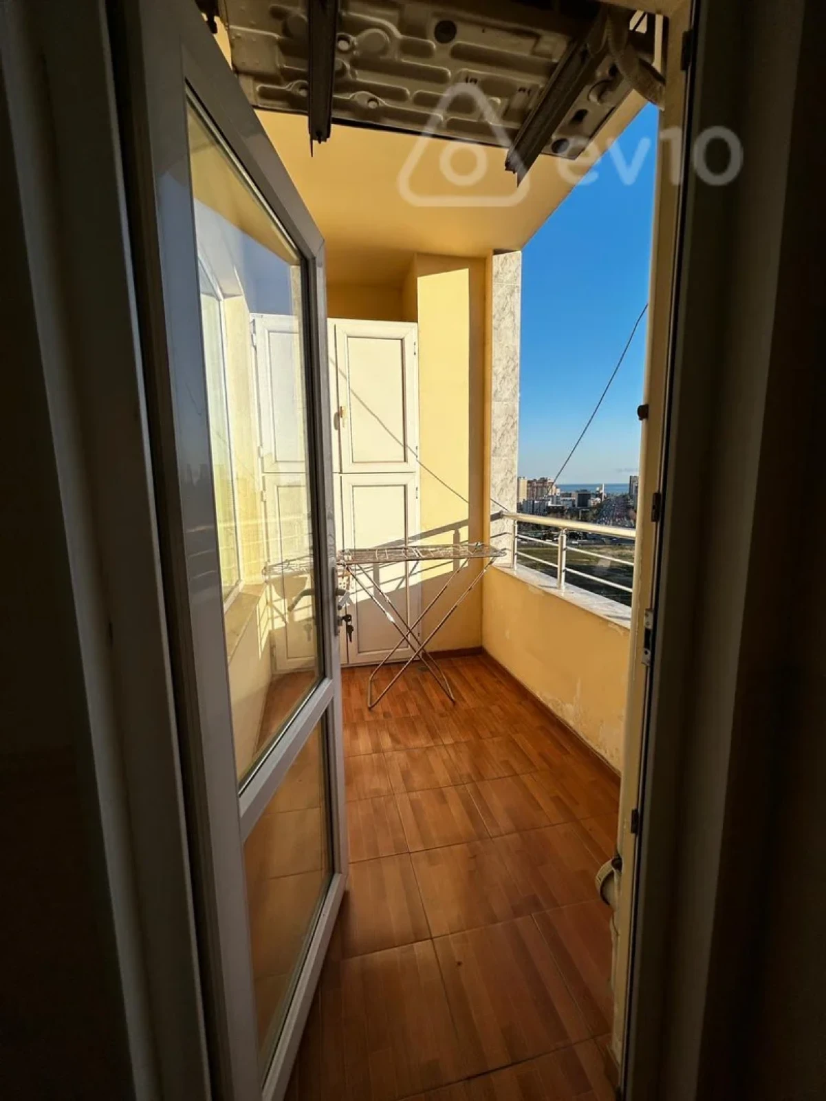 Kirayə verilir 4 otaqlı yeni tikili 200 m²