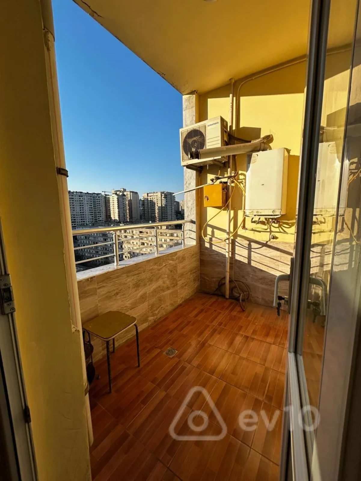 Kirayə verilir 4 otaqlı yeni tikili 200 m²