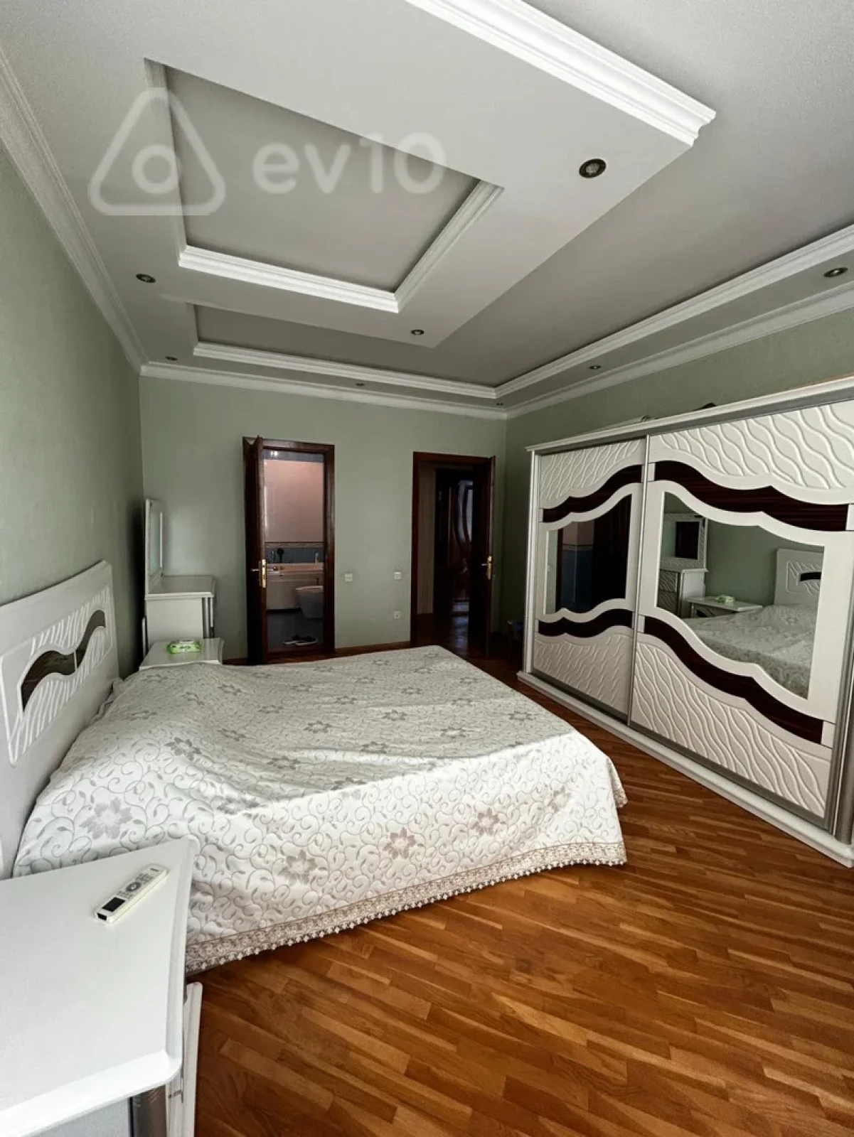 Kirayə verilir 4 otaqlı yeni tikili 200 m²