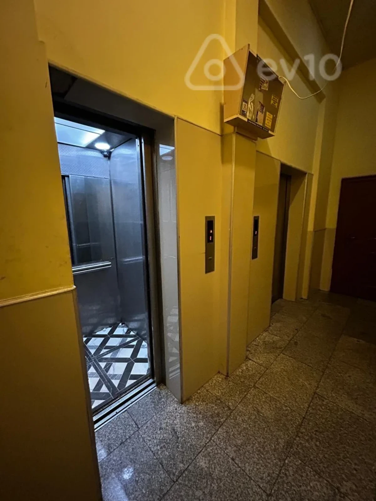 Kirayə verilir 4 otaqlı yeni tikili 200 m²