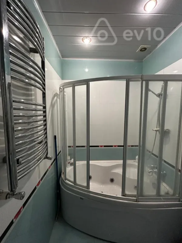 Kirayə verilir 4 otaqlı yeni tikili 200 m²