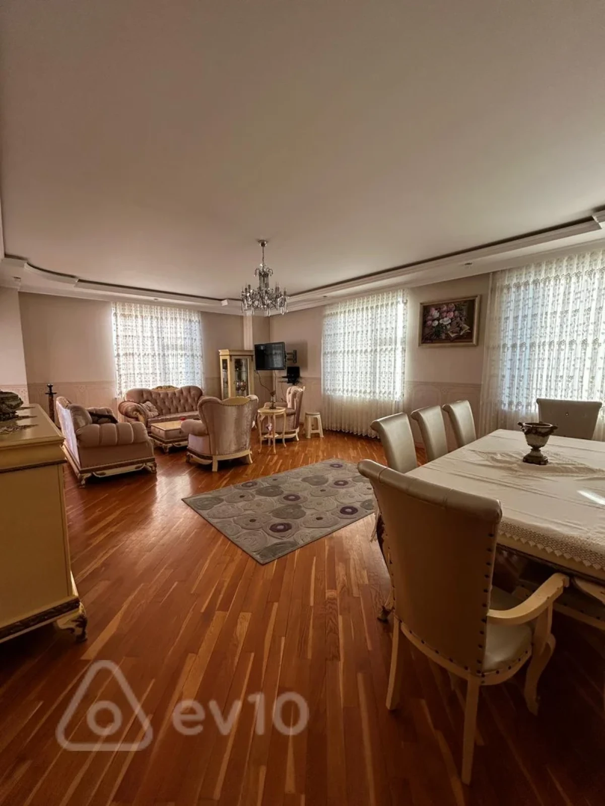 Kirayə verilir 4 otaqlı yeni tikili 200 m²