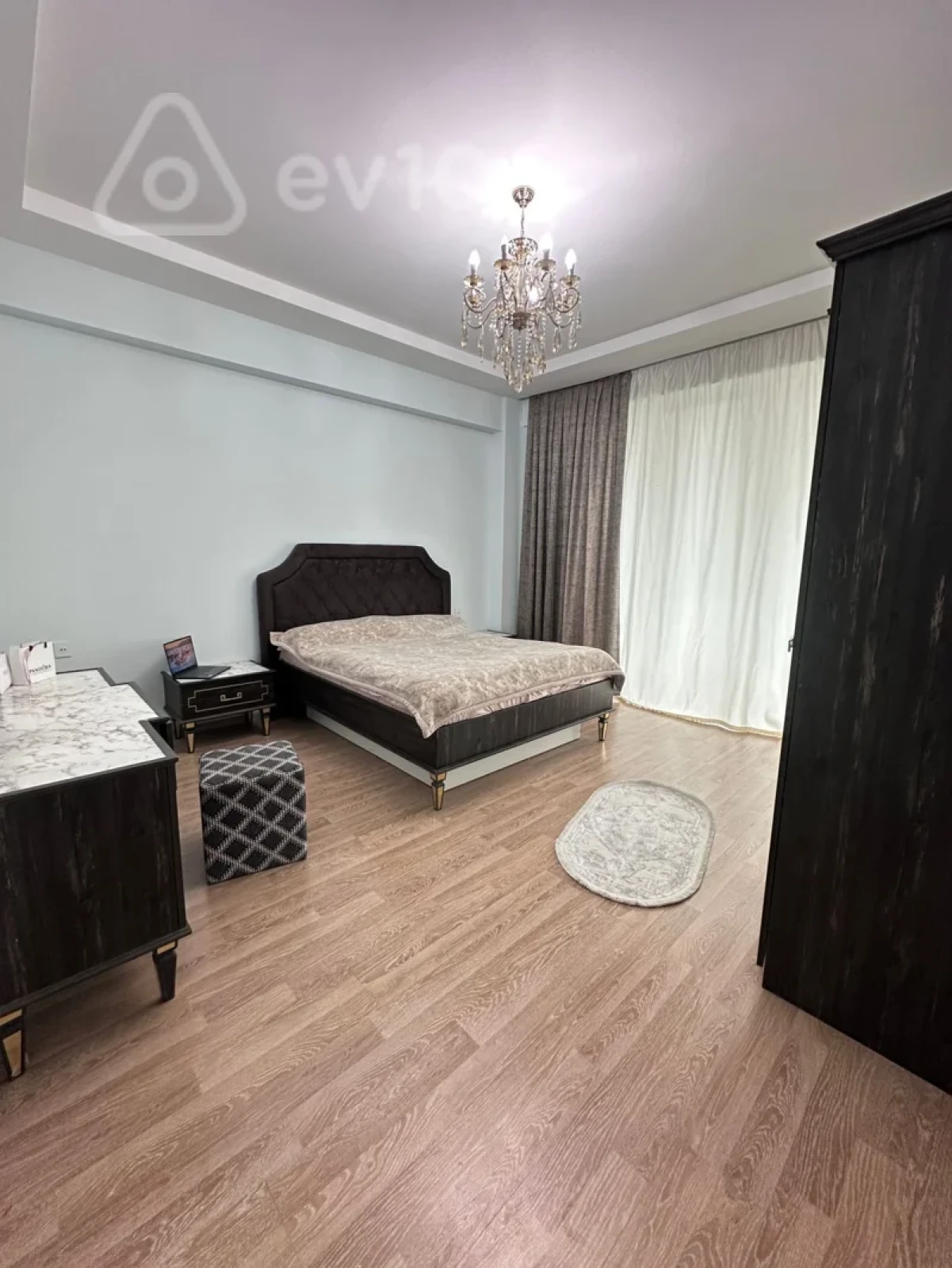 Kirayə verilir 3 otaqlı yeni tikili 165 m²
