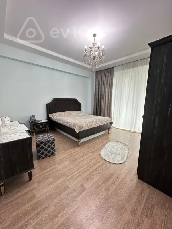 Kirayə verilir 3 otaqlı yeni tikili 165 m²