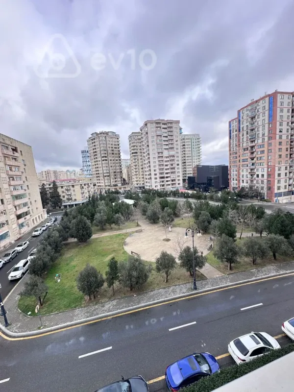 Kirayə verilir 3 otaqlı yeni tikili 165 m²