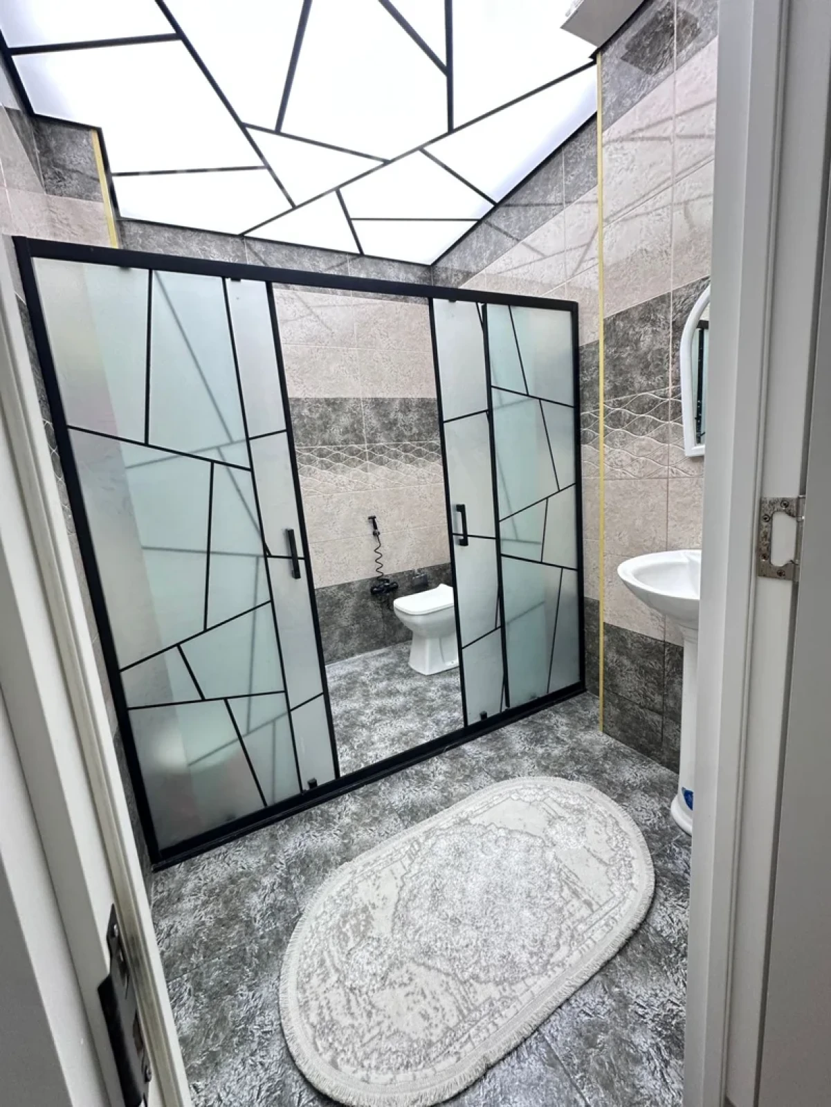 Kirayə verilir 3 otaqlı yeni tikili 165 m²