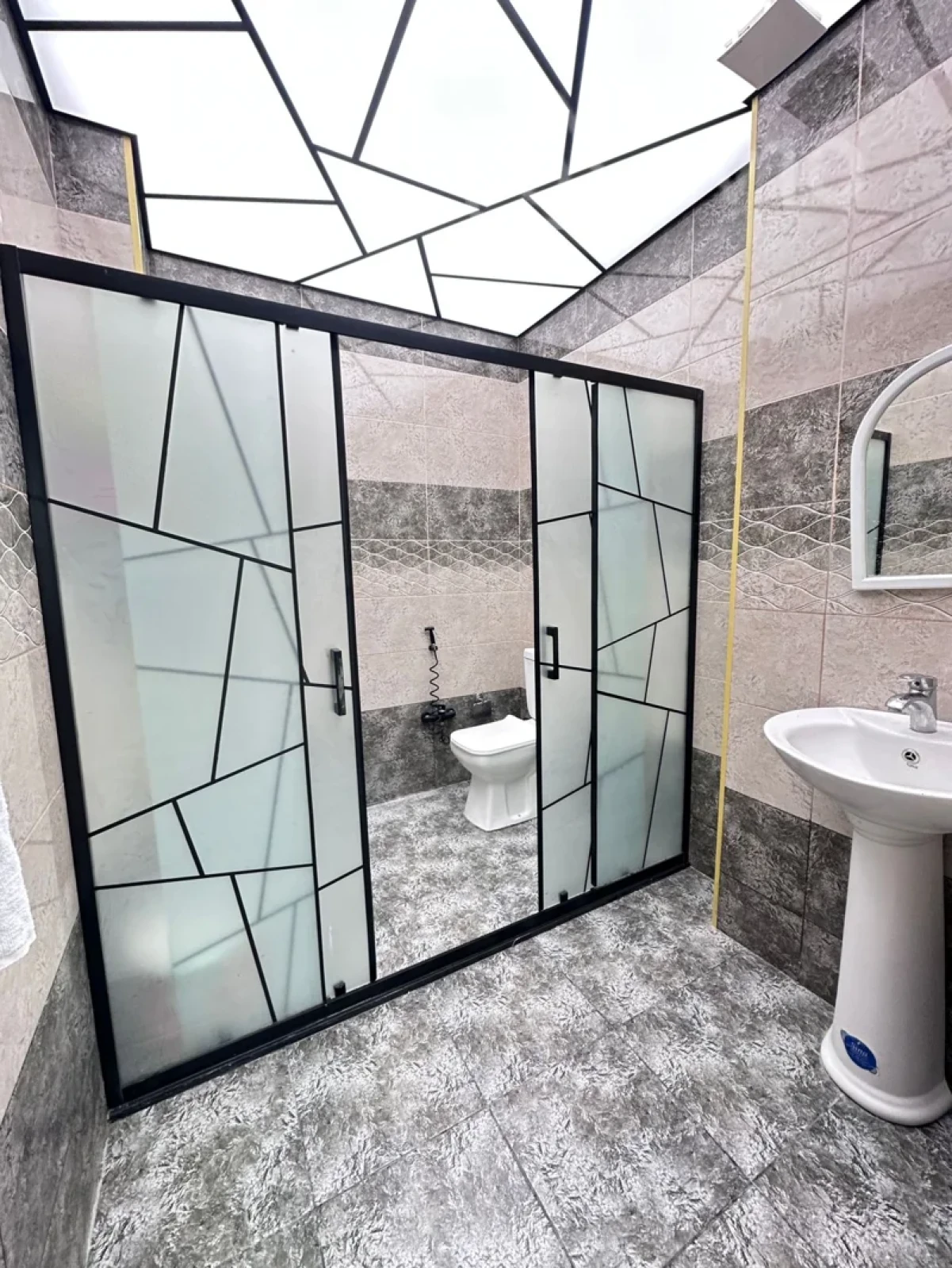 Kirayə verilir 3 otaqlı yeni tikili 165 m²